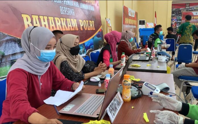 Kabaharkam Polri Tinjau Vaksinasi Presisi Kabupaten Lombok Utara Secara Virtual