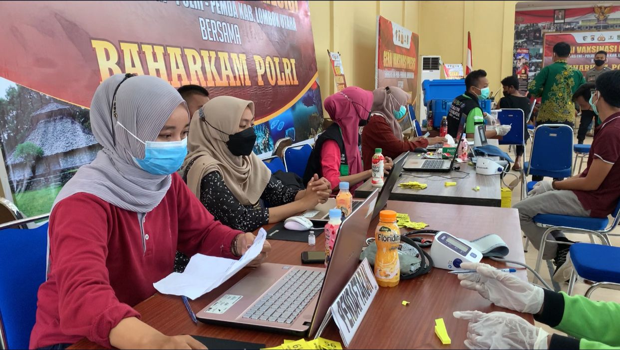 Kabaharkam Polri Tinjau Vaksinasi Presisi Kabupaten Lombok Utara Secara Virtual