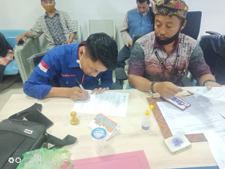 Pelindo Serahkan Dana TJSL Kepada Karang Taruna Untuk Pengembangan SDM Desa Labuan Tereng