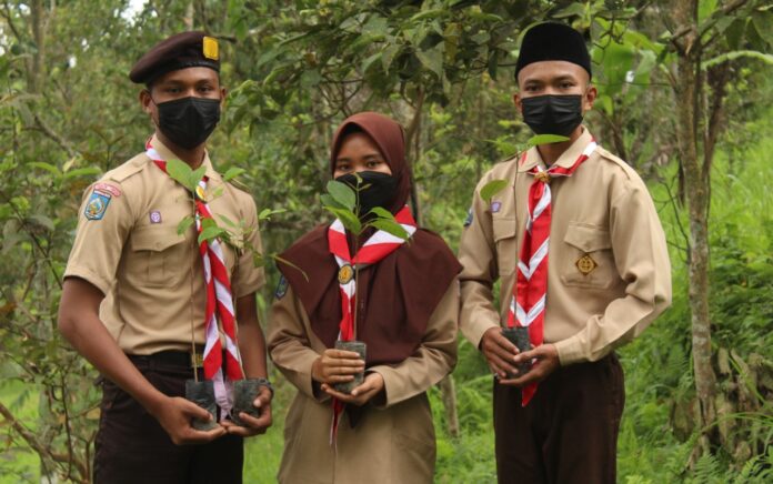 Tanam Pohon dan 'Clean Up', Gerakan Pramuka NTB Dukung Desa Tetebatu Go International