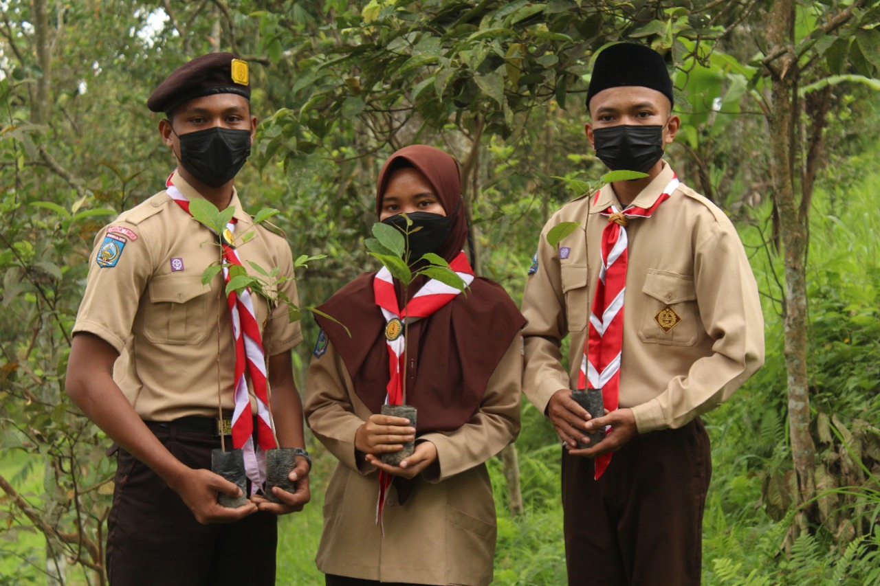 Tanam Pohon dan 'Clean Up', Gerakan Pramuka NTB Dukung Desa Tetebatu Go International