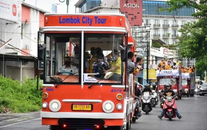 Disambut Meriah, Atlet NTB Konvoi Dari Bandara Menuju Kantor Gubernur