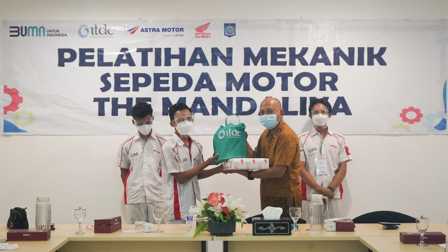 12 Pemuda Desa Penyangga The Mandalika Selesaikan Program Pelatihan Mekanik Sepeda Motor