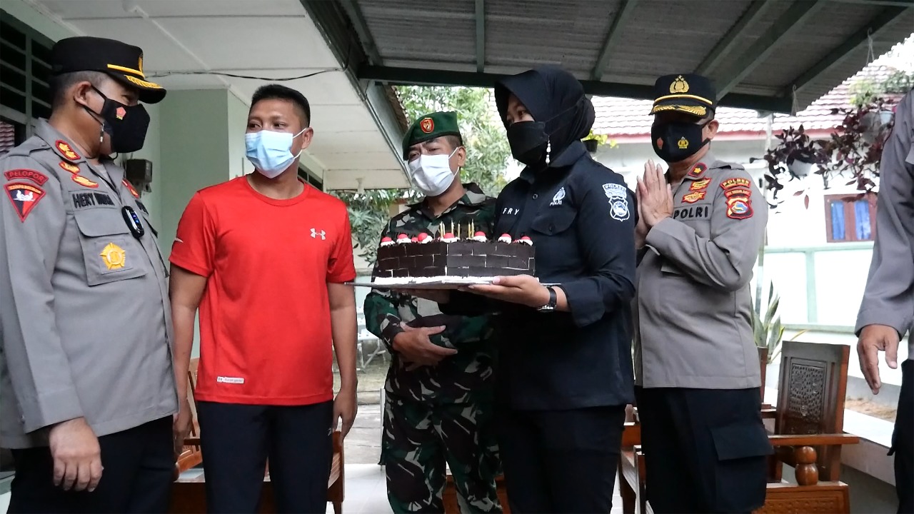 Kapolres Hery Berikan Ucapan Selamat HUT TNI Kepada Dandim Lombok Tengah