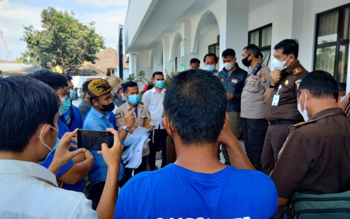 Temui Masa Aksi GMPRI, Kepala Kejari Lombok Tengah Pastikan "Lobang Tikus" UTD Akan di Usut Tuntas