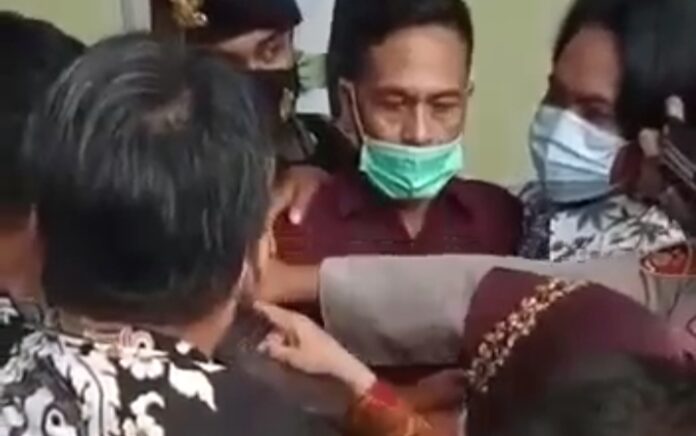 Viral, Menteri Risma 'Ngegas' di Lombok Timur