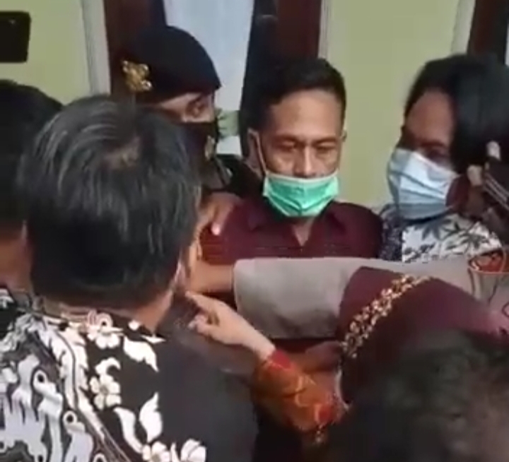 Viral, Menteri Risma 'Ngegas' di Lombok Timur