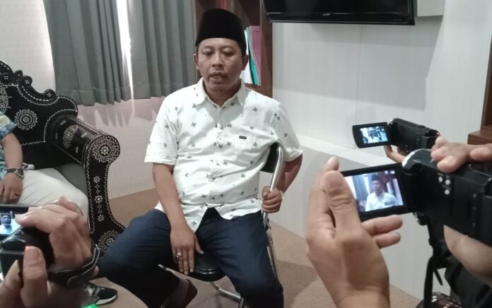 Dewan Minta Dinas Perkim Segera Atensi Pohon Tua dan Lapuk di Lombok Barat