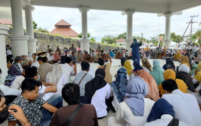 Hearing di DPR, Ratusan PTT Lombok Tengah Tuntut SK Bupati