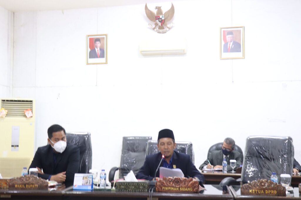 Paripurna DPRD, Wakil Bupati Lombok Utara Sampaikan Penjelasan RAPBD Tahun 2022