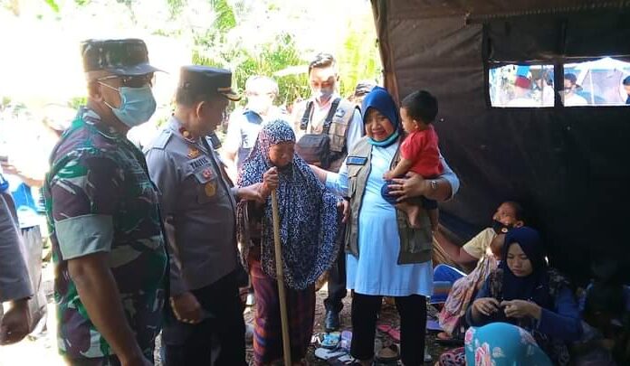 Wakil Bupati Lombok Barat Pastikan Kebutuhan Lansia dan Anak-Anak Korban Banjir Terpenuhi