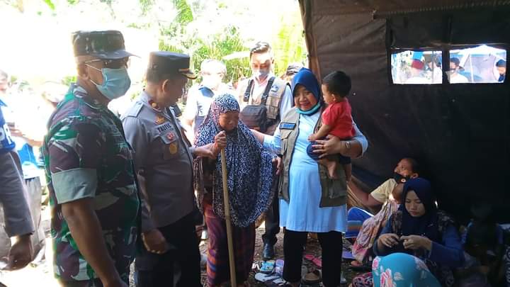 Wakil Bupati Lombok Barat Pastikan Kebutuhan Lansia dan Anak-Anak Korban Banjir Terpenuhi