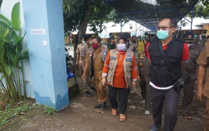 Wakil Bupati Lombok Barat Sumiatun, Pantau Tiga Titik Vaksinasi di Sekotong