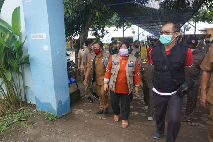 Wakil Bupati Lombok Barat Sumiatun, Pantau Tiga Titik Vaksinasi di Sekotong