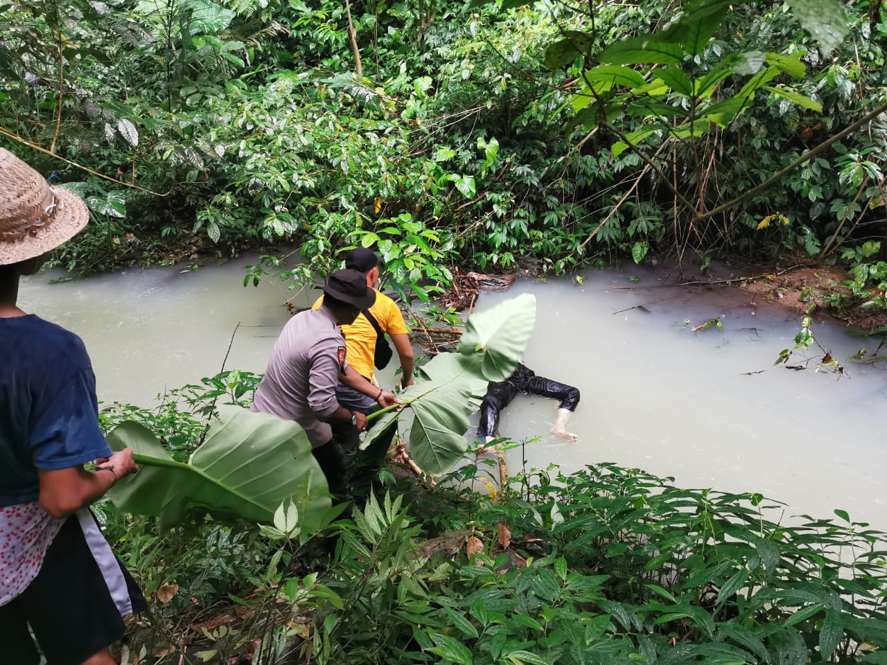 Geger, Warga Lingsar Lombok Barat Temukan Mayat Mengambang di Sungai