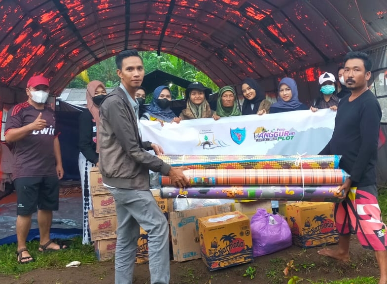 PWLT dan Duta Lingkungan NTB Salurkan Bantuan Untuk Korban Banjir Lombok Barat