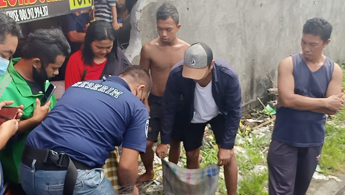 Gempar, Warga Temukan Mayat Bayi Mengapung Kali Gebang