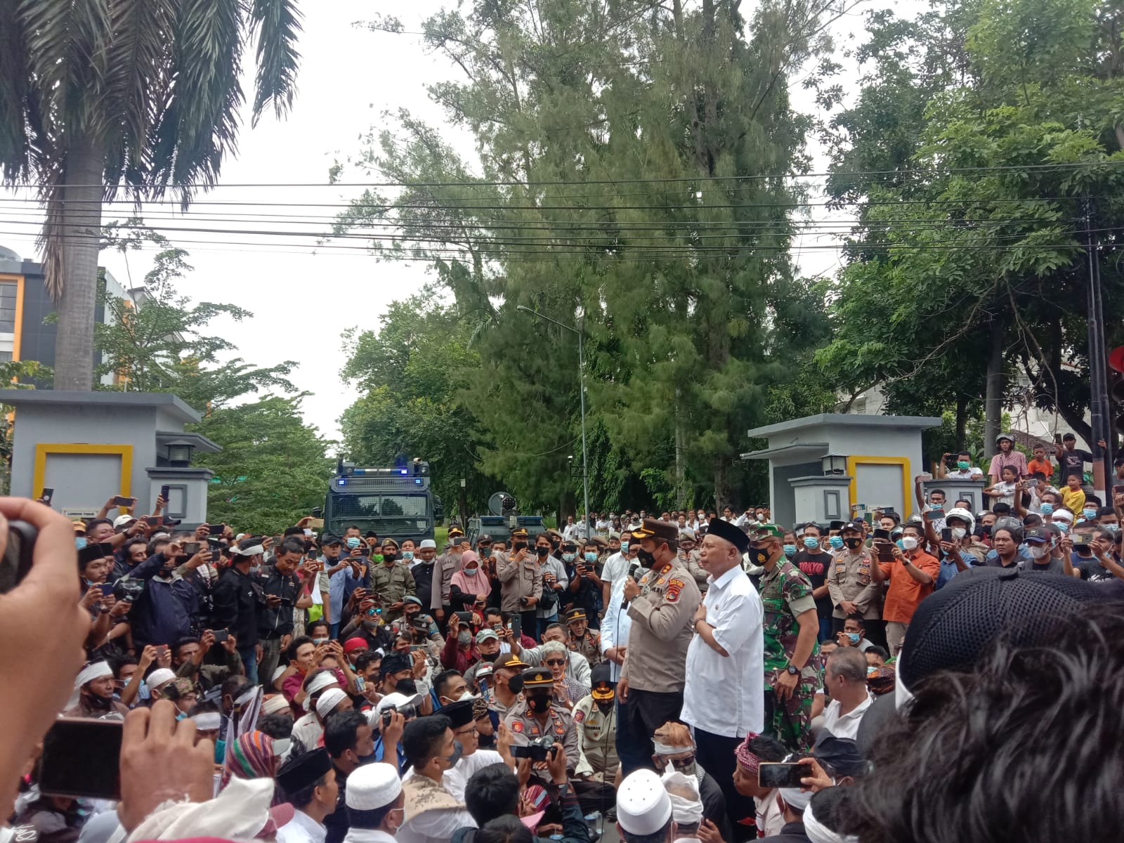 Ribuan Masa Turun Demo, Kecam Isi Ceramah Ustad Mizan Qudsiyah