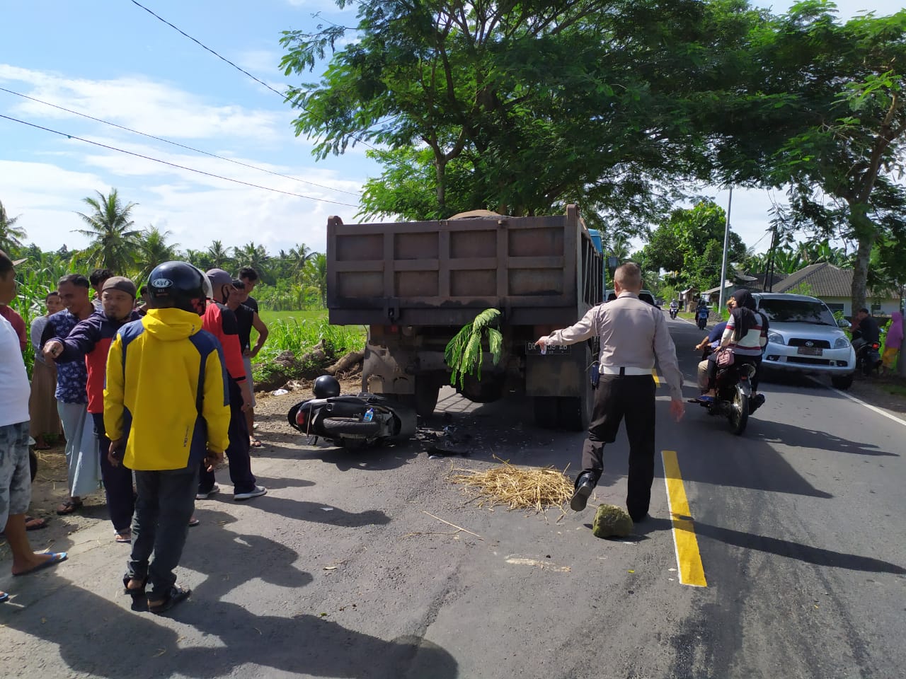 Tabrak Pantat Truck, Seorang Pengendara Motor Tewas Ditempat