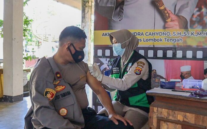 Polres Lombok Tengah Gelar Vaksinasi Booster Untuk Jajaran Anggota