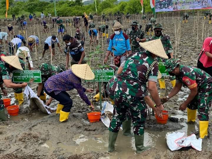 Jenderal TNI Dudung Abdurachman Tanam Pohon di KEK Mandalika