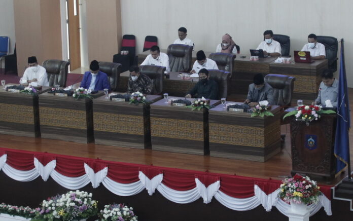Sidang Paripurna, DPRD Lombok Tengah Sampaikan Hasil Pembahasan Potensi PAD dan Aset Daerah