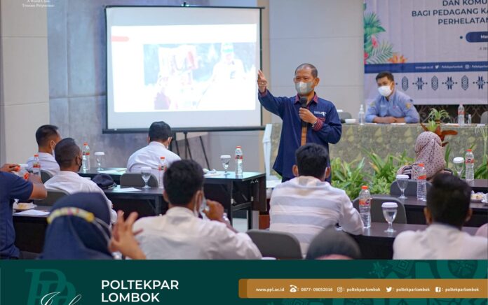 Poltekpar Lombok Gelar Bimtek Hospitality dan Bahasa Asing Bagi PKL KEK Mandalika