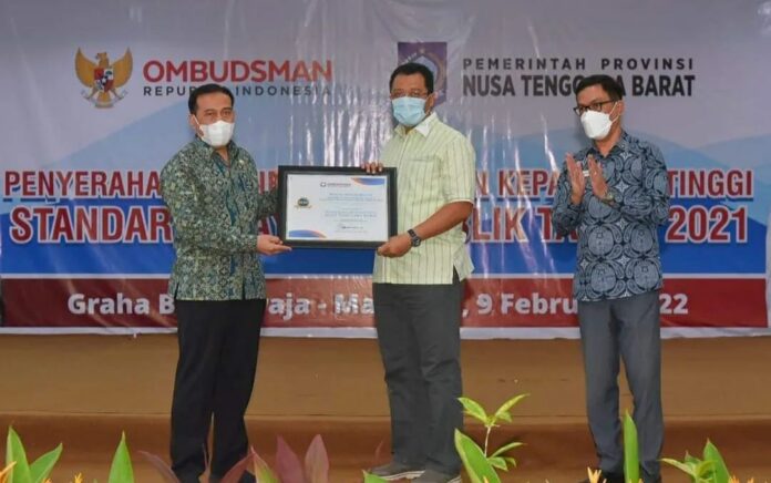 Pemprov NTB Terima Penghargaan Kepatuhan Tinggi Standar Pelayanan Publik Ombudsman RI