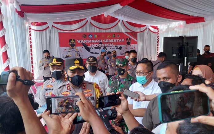 Hadiri Vaksiani di Lombok Timur, Kapolda NTB Ingin 80 Persen Target Segera Tercapai