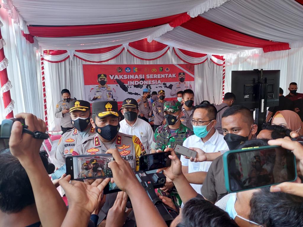 Hadiri Vaksiani di Lombok Timur, Kapolda NTB Ingin 80 Persen Target Segera Tercapai