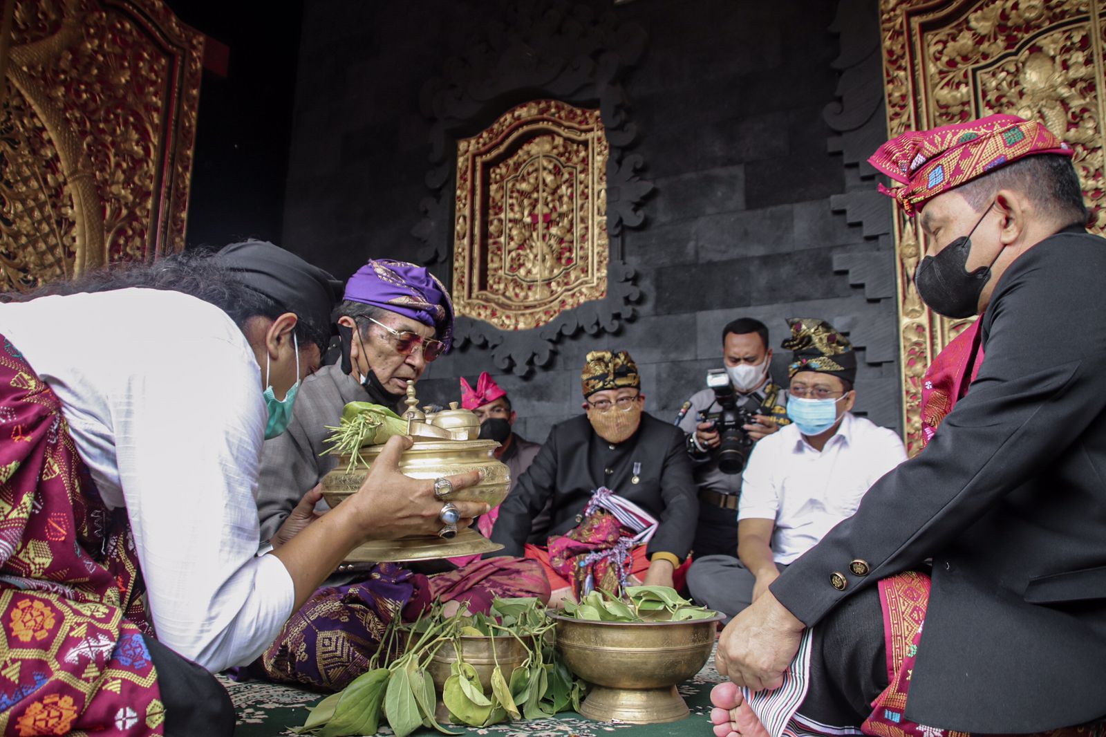 Berkunjung di Lombok, Jenderal Dudung Dianugerahi Gelar Sasak Prawireng Jayeng Bhuwane