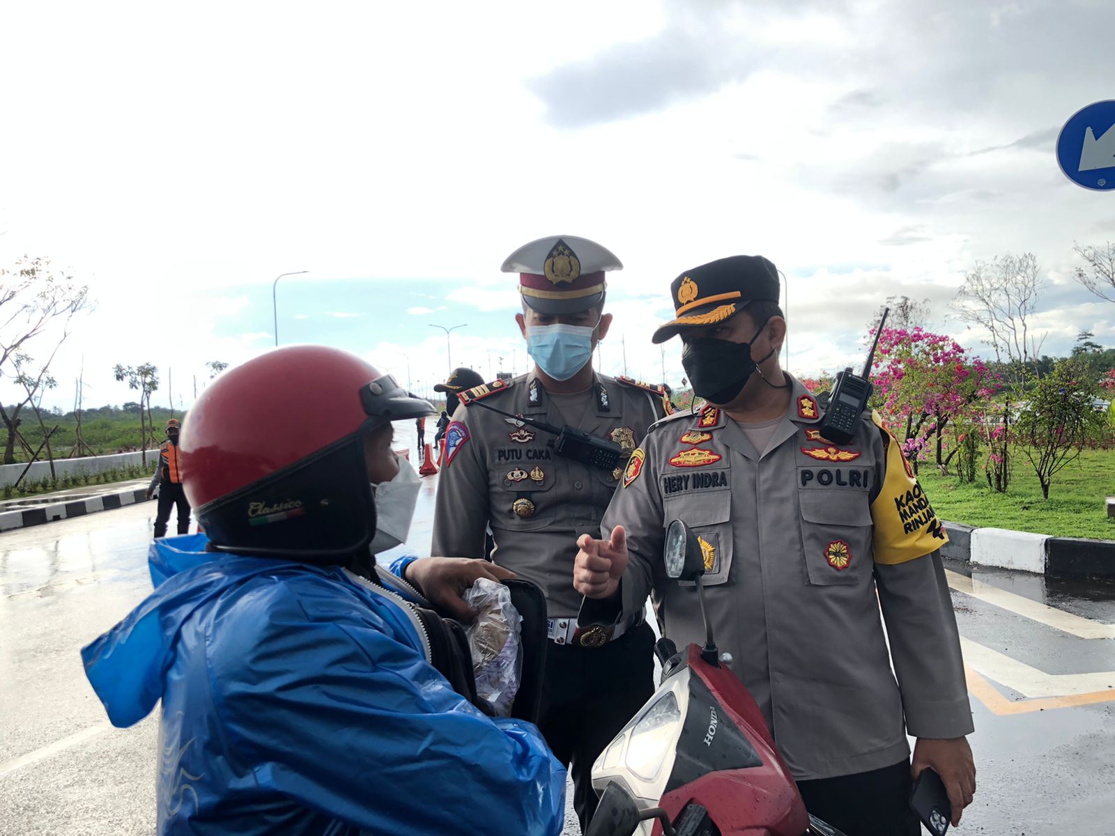 Gubernur Bilang Bisa Nonton MotoGP Gratis Dari Atas Bukit, Warganet: Penyekatan Dimana-Mana, Susah !