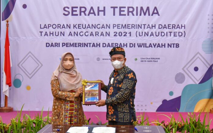 Pemerintah Daerah Provinsi NTB Serahkan LKPD Tahun Anggaran 2021 Pada BPK