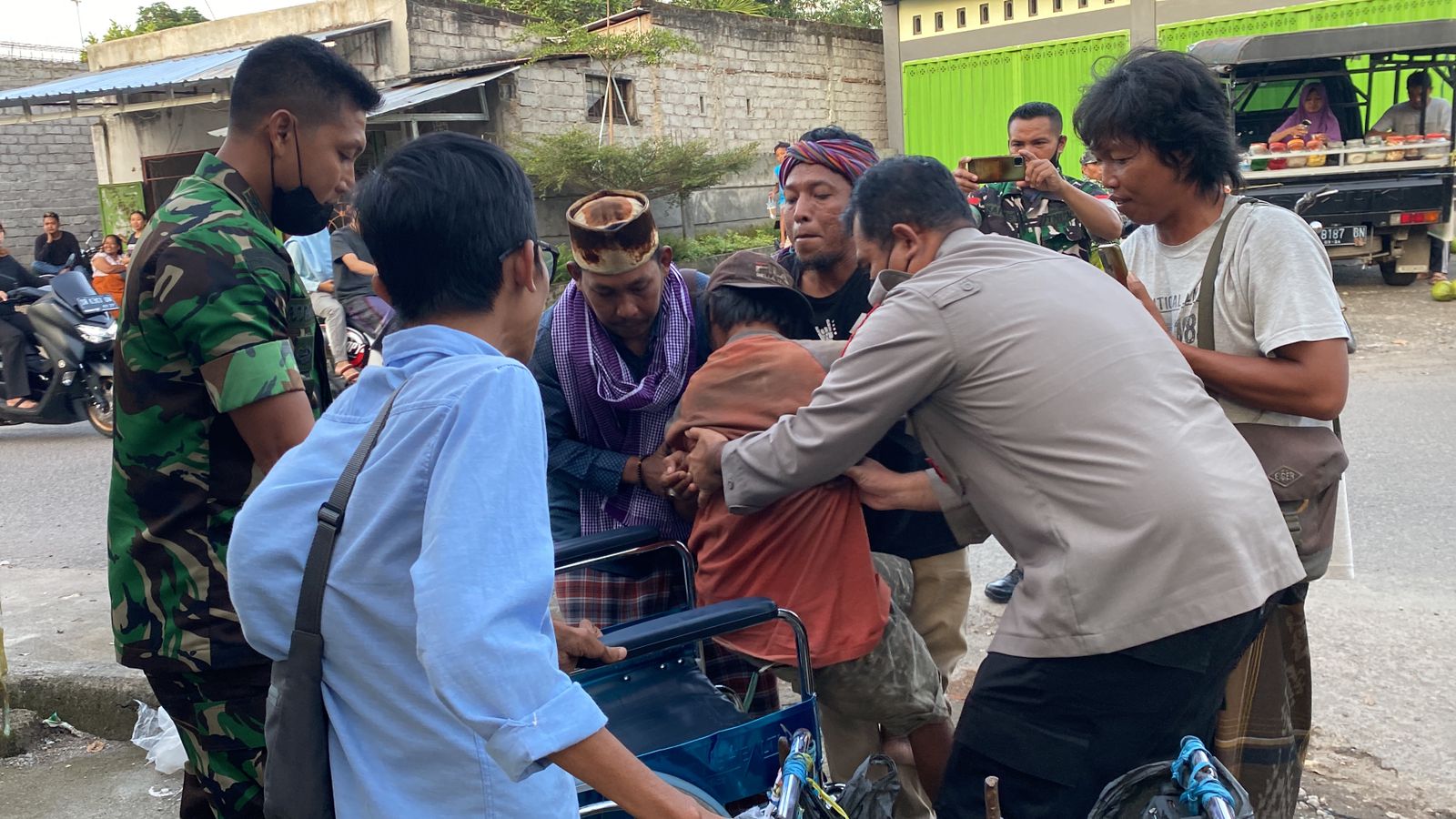 Kapolres Lombok Tengah dan Dandim 1620 Bersama TAC Santuni Penyandang Disabilitas