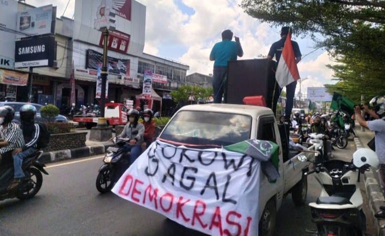 Gelar Aksi Demonstrasi, HMI Lombok Tengah Sebut Jokowi Jagal Demokrasi