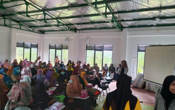 PNM Mekar Beri Pelatihan Bagi UKM Emak-Emak Tentang Perizinan Usaha