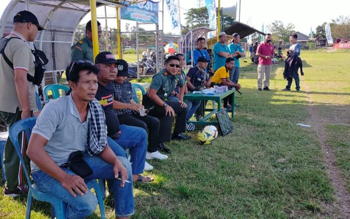 Dandim 1620/Lombok Tengah Saksikan Langsung Pertandingan Piala KASAD Liga Santri PSSI 2022