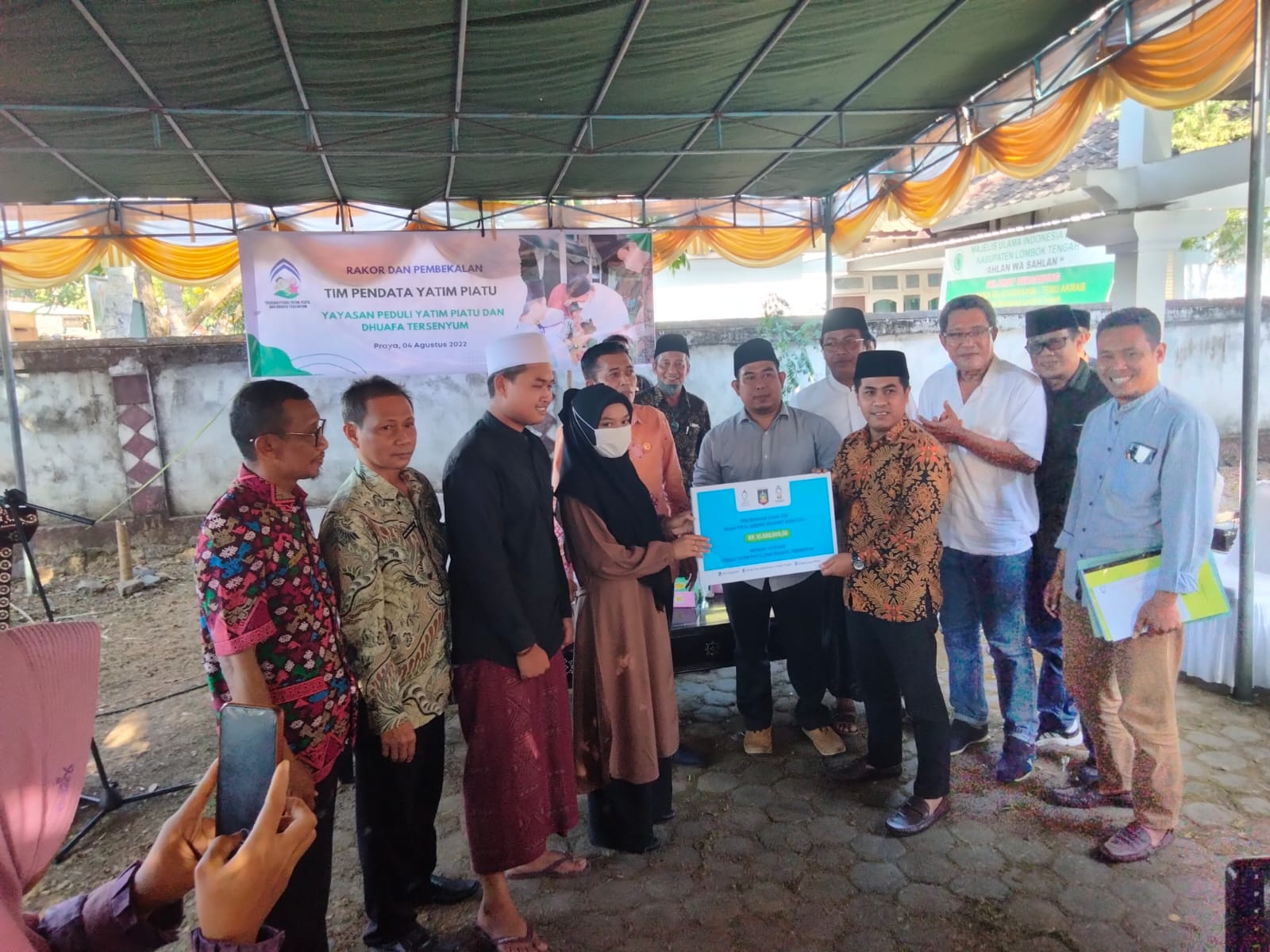 PDAM Lombok Tengah Salurkan Dana CSR Untuk Pendidikan Anak Yatim-Piatu