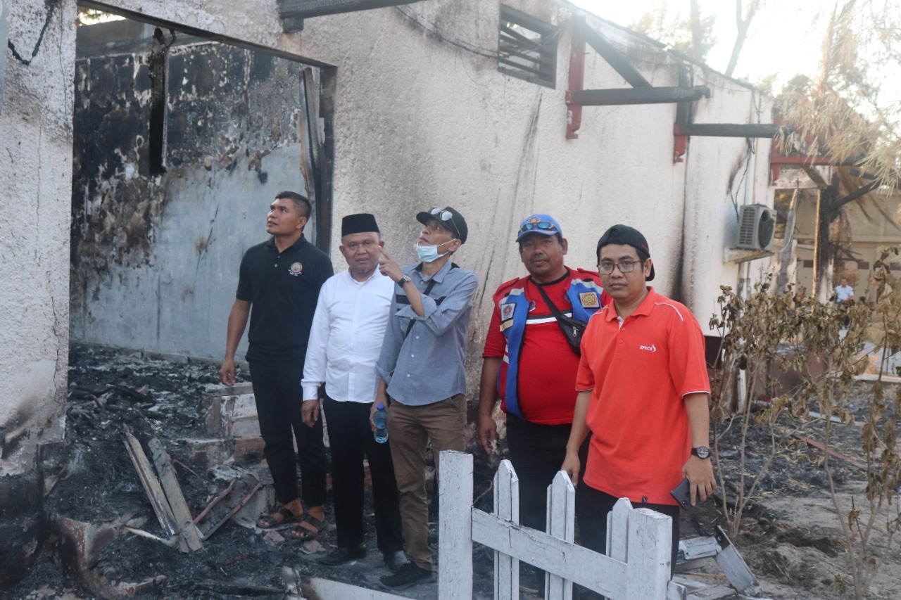 Ketua DPRD Lombok Utara Tinjau Puing-puing Kebakaran di Gili Trawangan