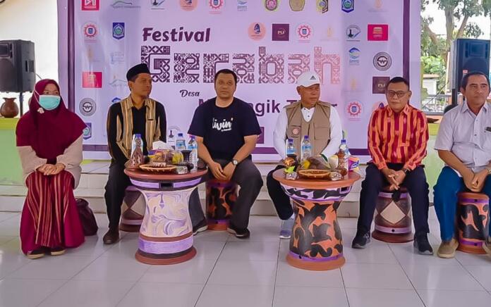 Desa Wisata Masbagek Timur Gelar Festival Gerabah