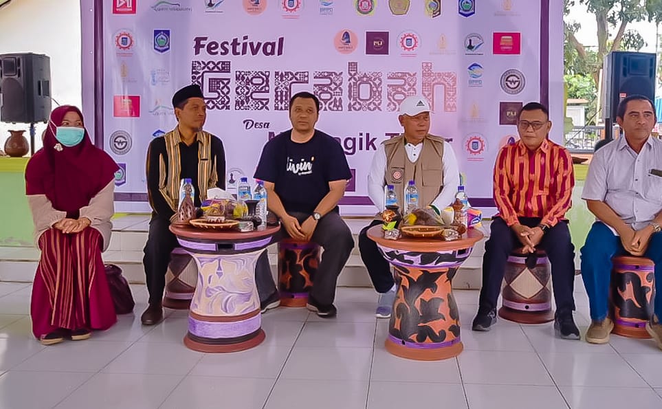 Desa Wisata Masbagek Timur Gelar Festival Gerabah