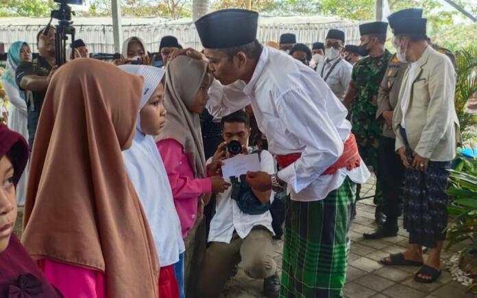 Rahman Rahim Day, Bupati Lombok Tengah Santuni Ribuan Yatim Piatu