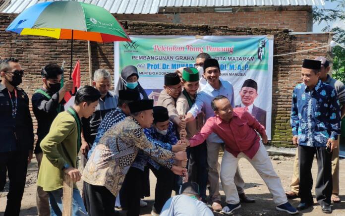 Menko PMK Muhajir Effendi Tancapkan Tiang Pancang Graha Insan Cita Mataram