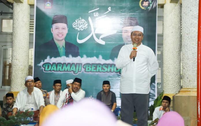 Hadiri Acara Maulid Nabi, Gubernur NTB Bersholawat Bareng Warga Desa Darmaji