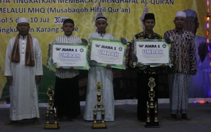 Wakil Walikota Mataram Serahkan Hadiah Umroh pada Pemenang Lomba MHQ di Sekarbele