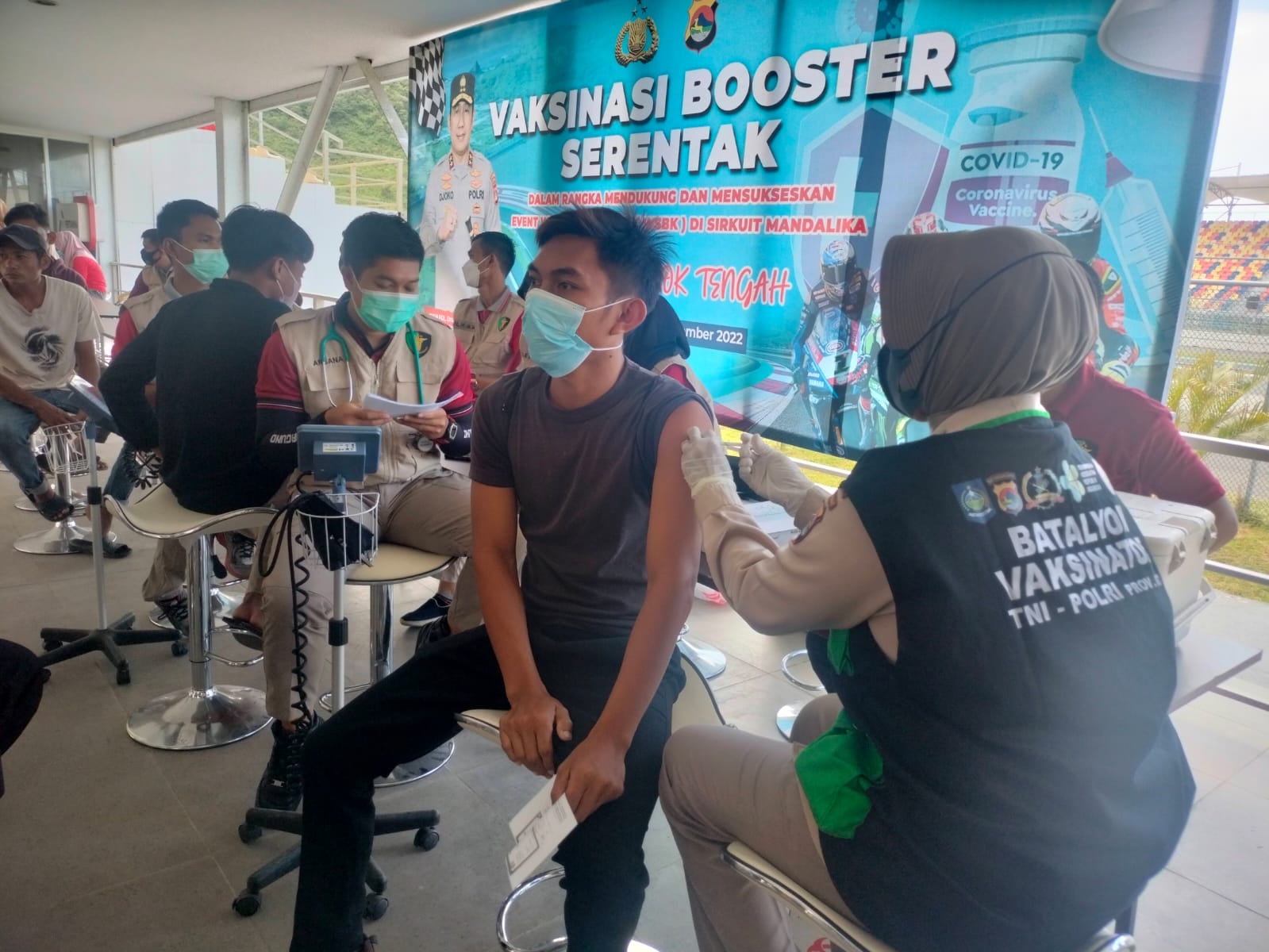 Jelang WSBK, Polres Lombok Tengah Vaksin Booster Karyawan MGPA dan ITDC