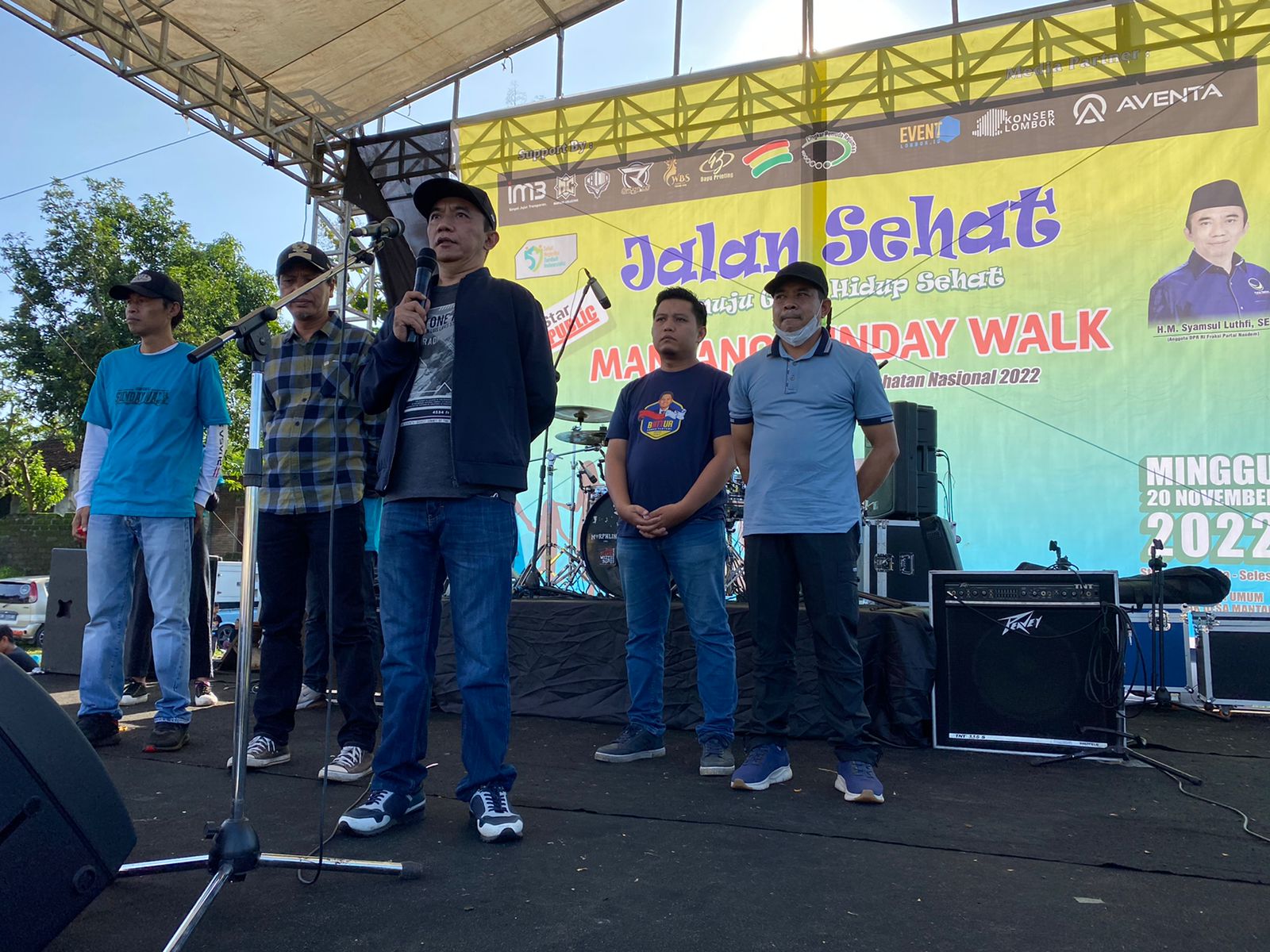 Mantang Sunday Walk Kedatangan Anggota DPR RI dan Cozy Republik Band