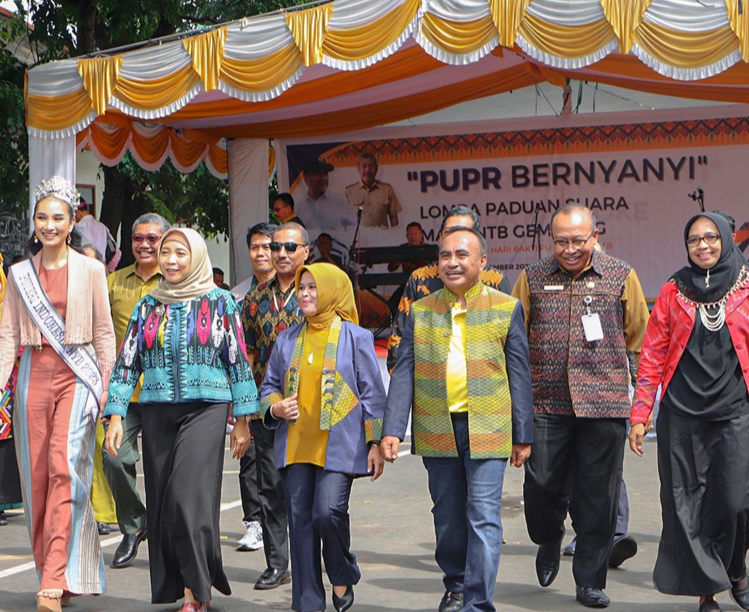 Meriahkan HUT NTB dan Hari Bakti PU, Dinas PUPR Adakan Fashion On The Street