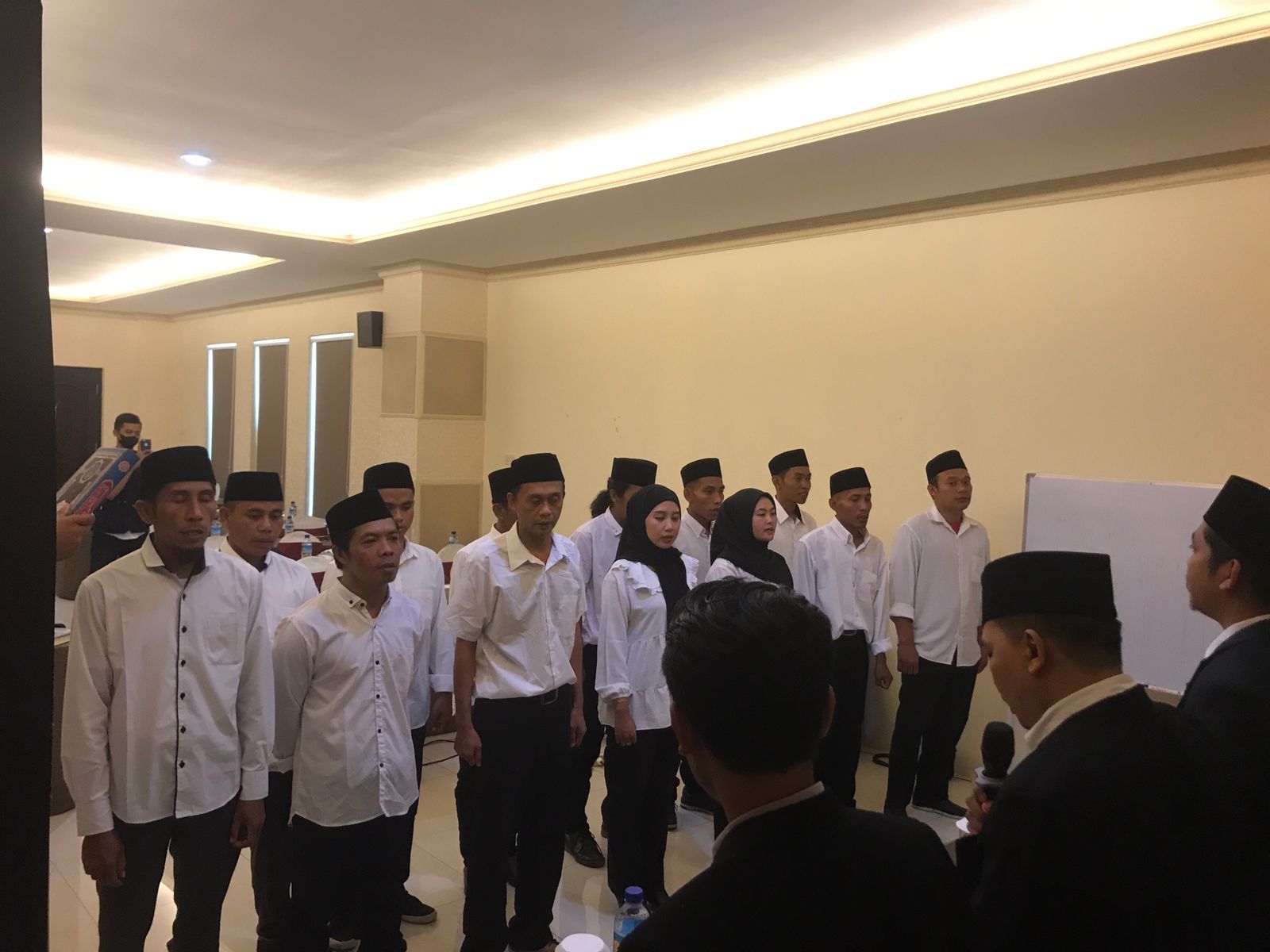 Resmi Dilantik, 13 Pengawas Desa di Kecamatan Jonggat Siap Awasi Pemilu