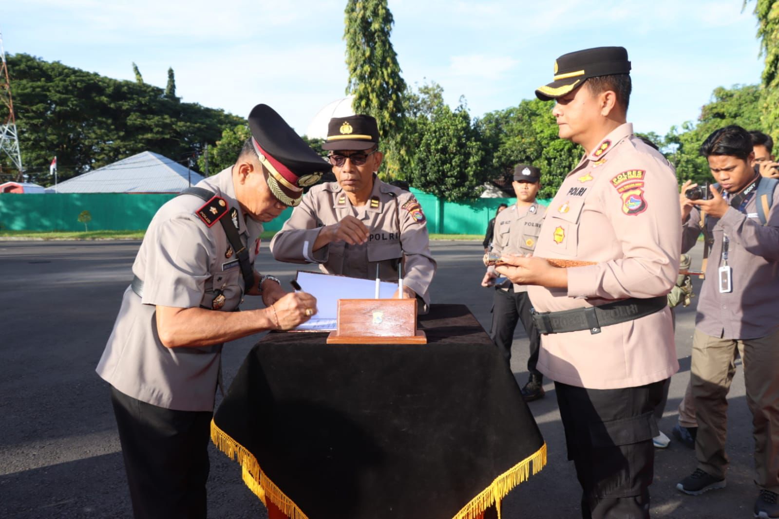 Kapolres Irfan Nurmansyah Pimpin Sertijab PJU dan Kapolsek Polres Lombok Tengah